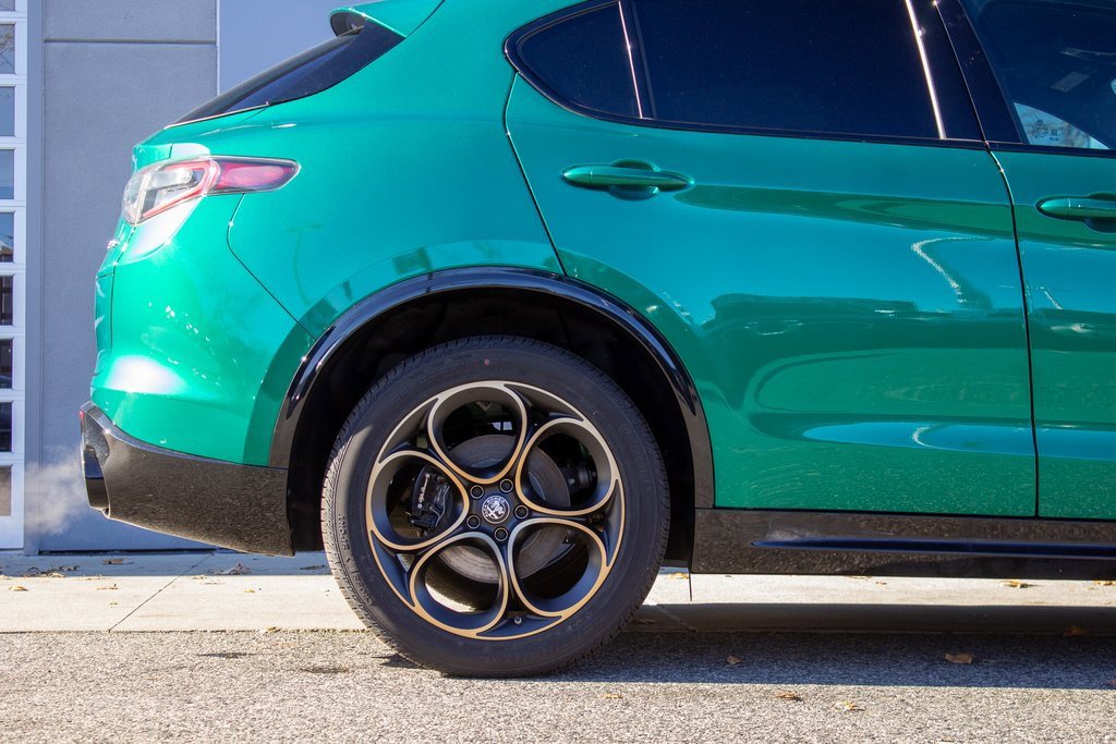 New 2025 Alfa Romeo Stelvio Sprint image 6