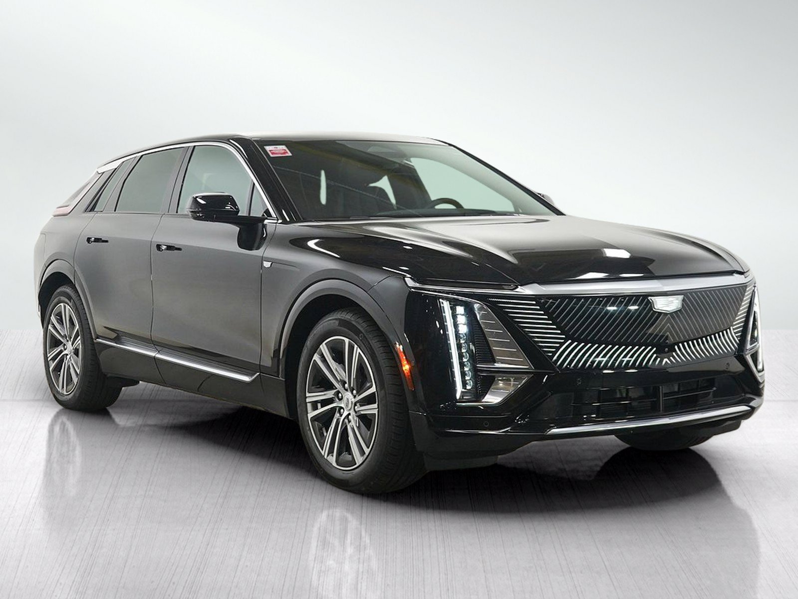 Used 2025 Cadillac Lyriq Luxury w/ LPO, Floor Liner Package AWD/4WD image 7