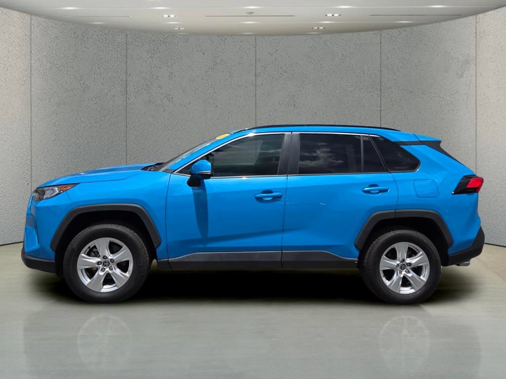 Used 2021 Toyota RAV4 XLE w/ Convenience Package FWD image 2