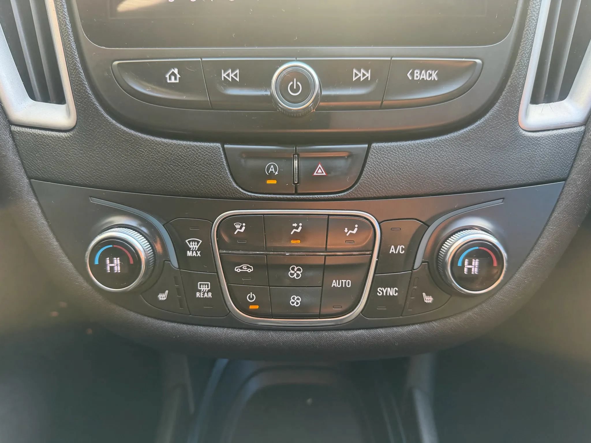 Used 2022 Chevrolet Malibu LT FWD image 19