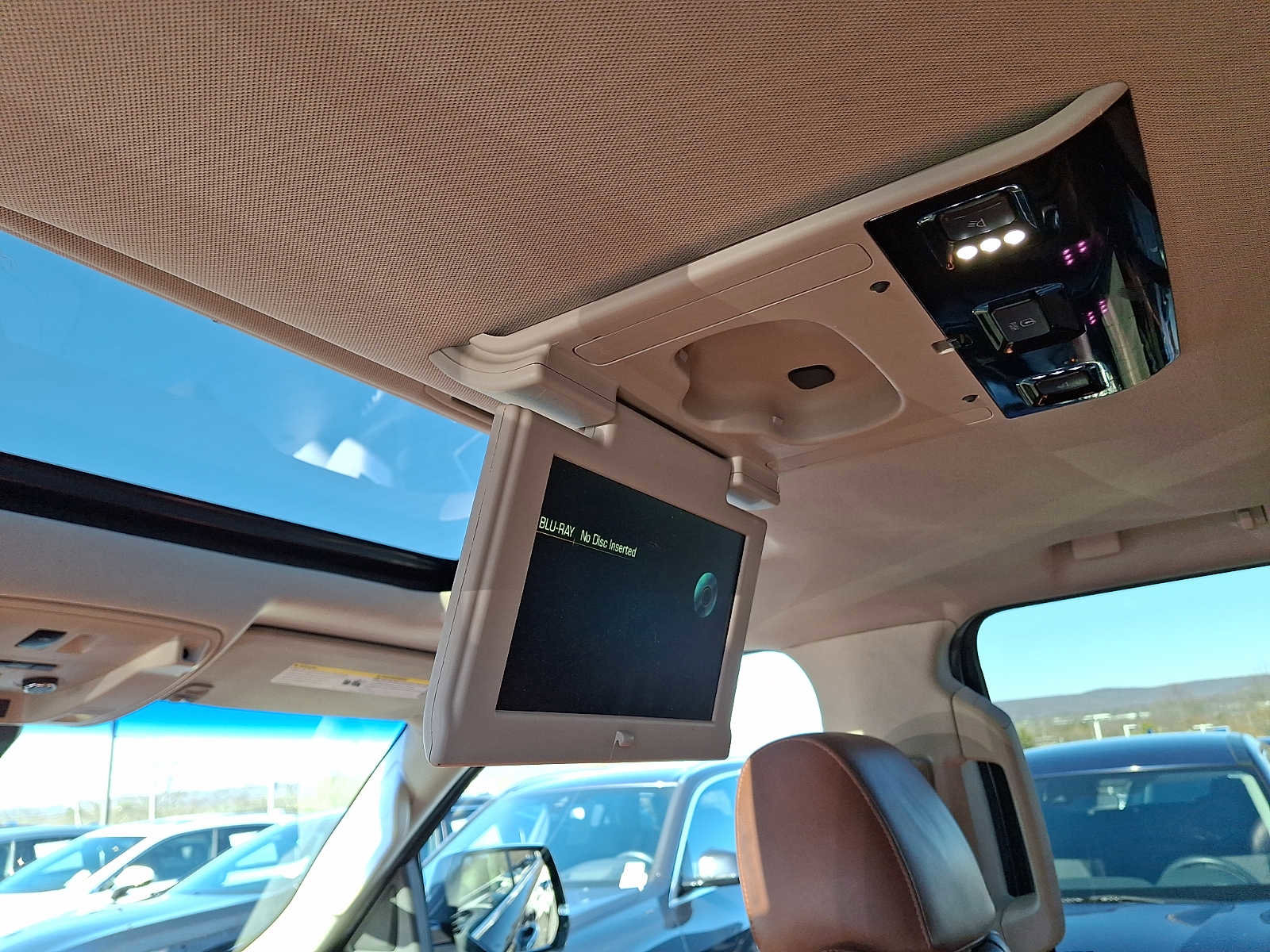 Used 2017 Cadillac Escalade Premium Luxury image 10