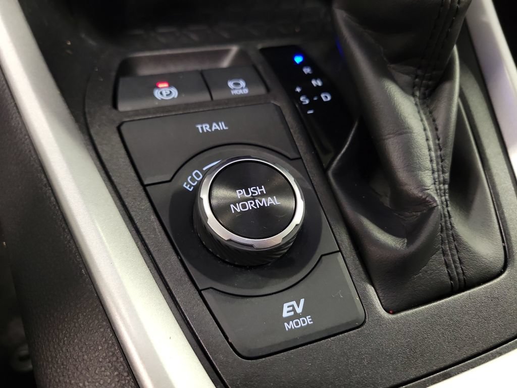 Used 2025 Toyota RAV4 XLE AWD/4WD image 19