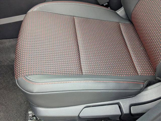 New 2026 Nissan Kicks SR image 4