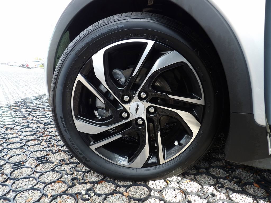 Used 2023 Chevrolet Bolt LT w/ Infotainment Package image 36