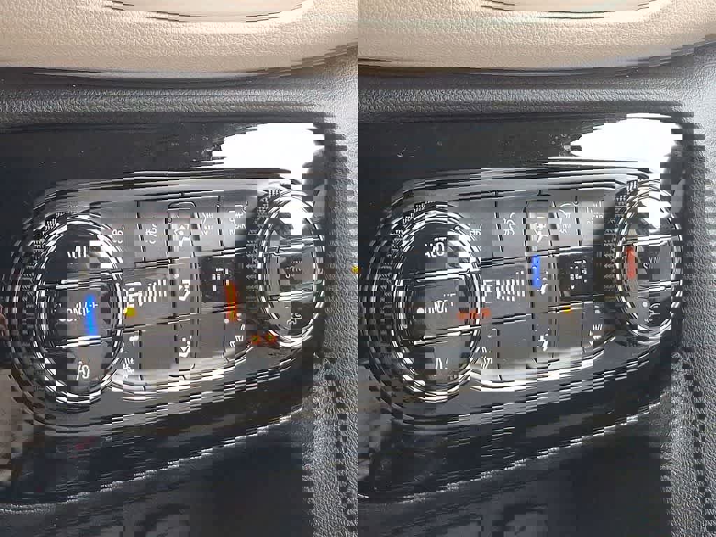 Used 2023 Buick Encore GX Select image 19