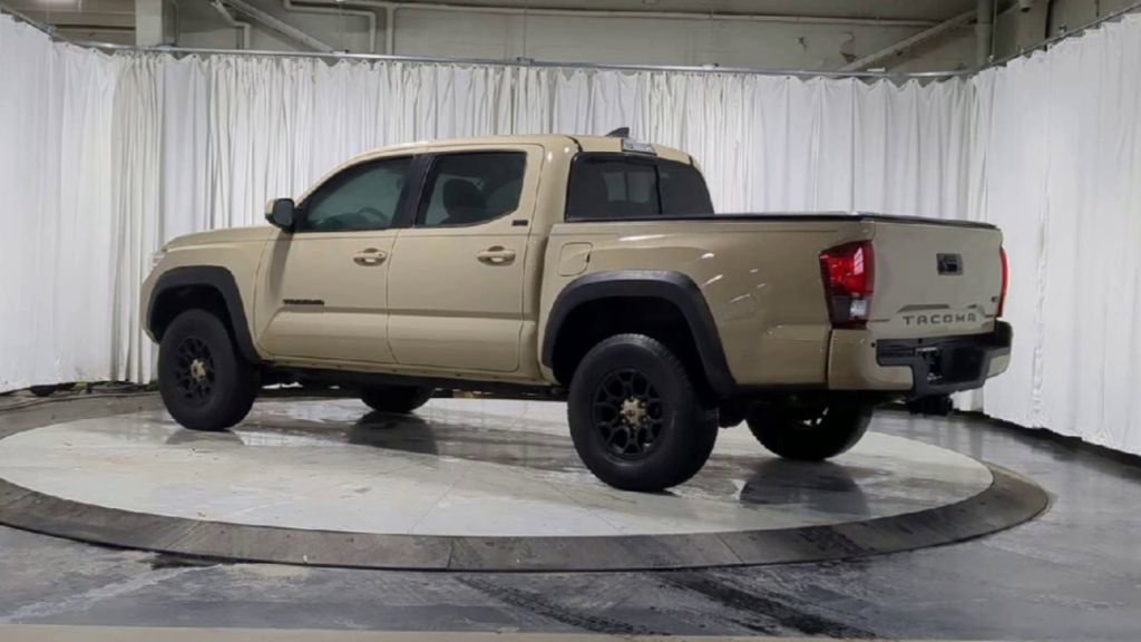 Used 2019 Toyota Tacoma SR5 image 8