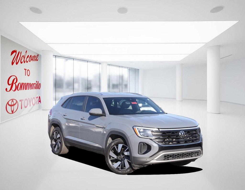 Used 2024 Volkswagen Atlas Cross Sport SE image 2