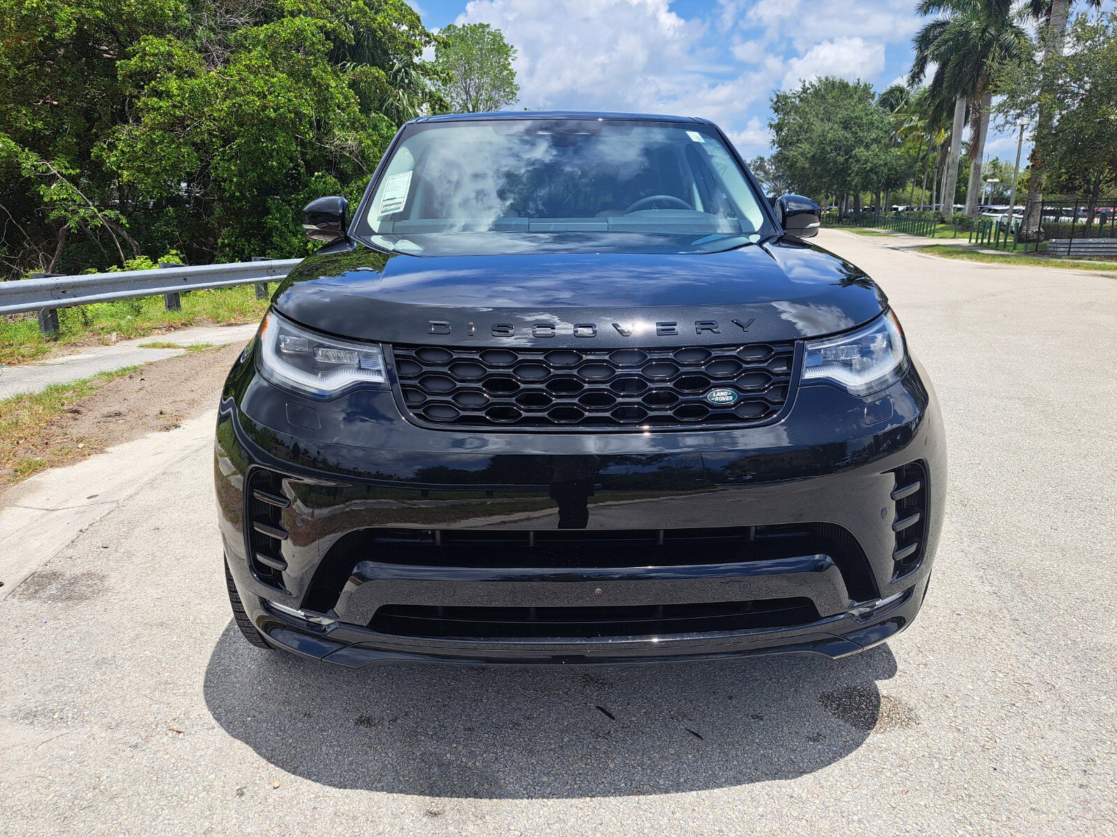 Certified 2025 Land Rover Discovery Dynamic SE image 6