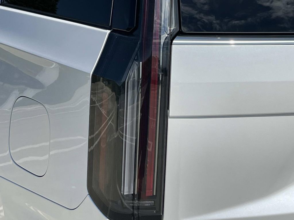 Used 2025 Cadillac Escalade Premium Luxury w/ Touring Package AWD/4WD image 10