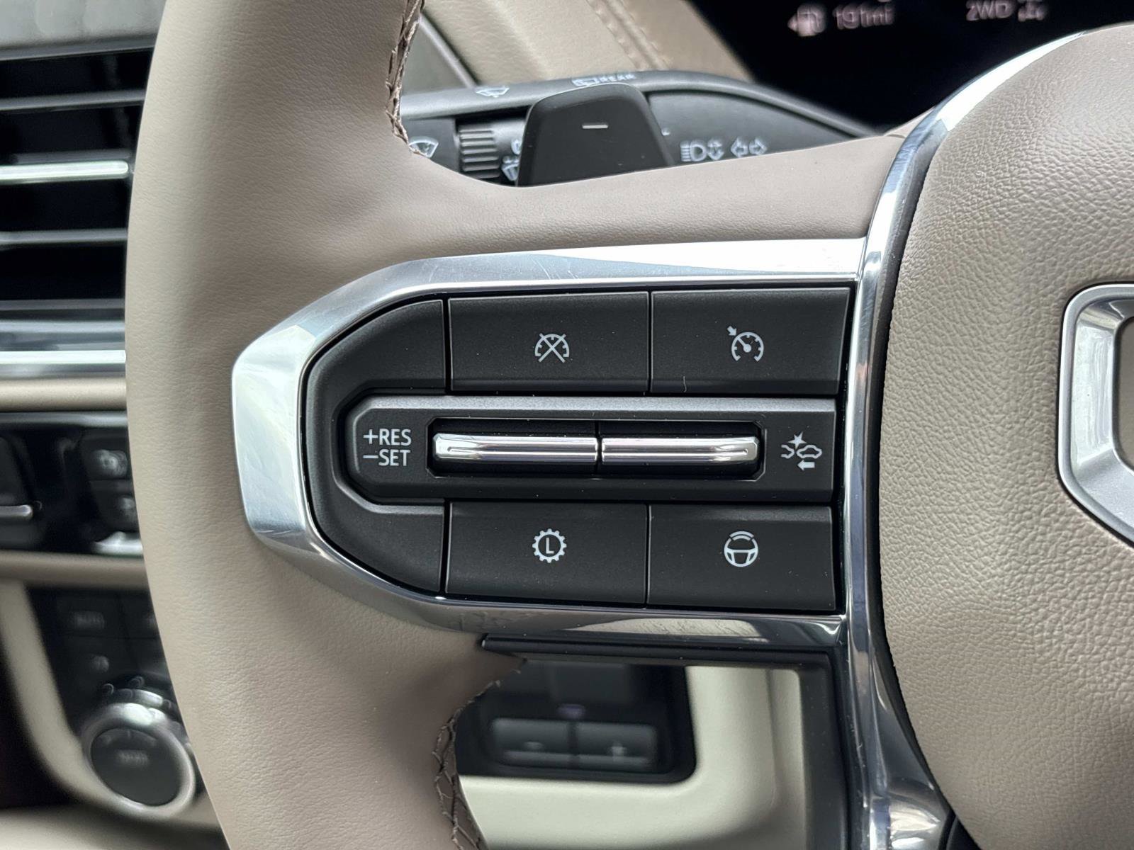 Used 2026 GMC Yukon XL Denali w/ Denali Reserve Package image 19