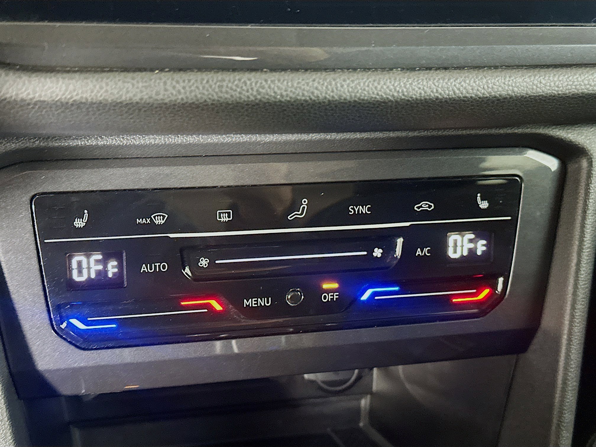 Used 2024 Volkswagen Tiguan SE image 23