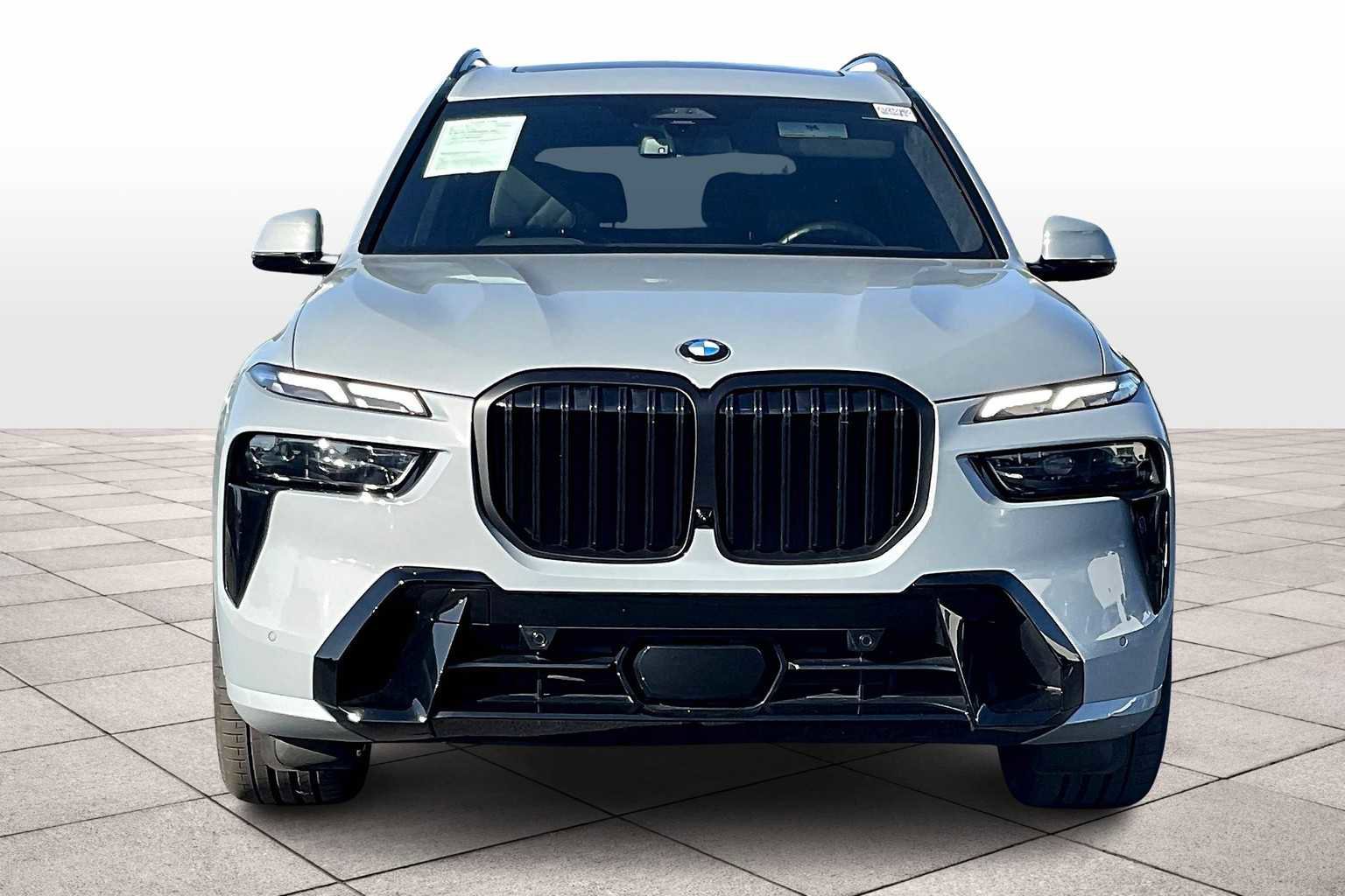 Used 2025 BMW X7 xDrive40i w/ M Sport Package image 3