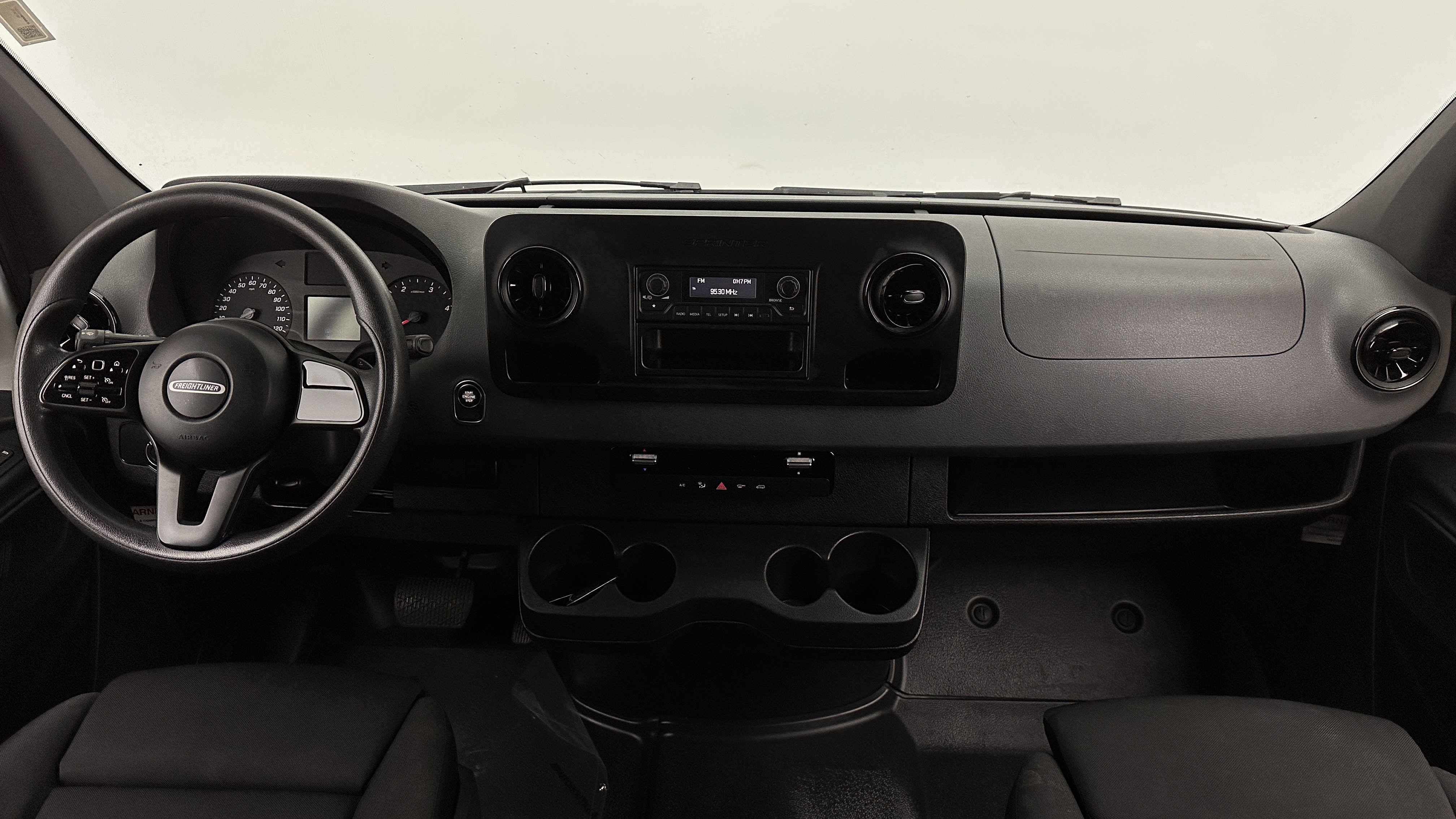 Used 2020 Freightliner Sprinter 3500 image 21