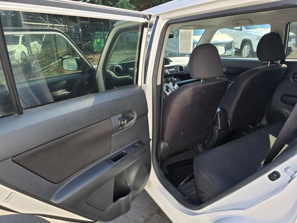 Used 2010 Scion xB FWD image 9
