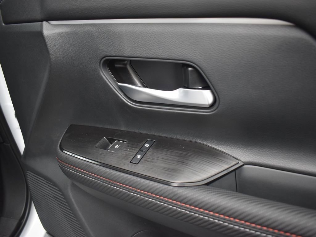 New 2026 Nissan Kicks SR w/ Illumination Package FWD image 25