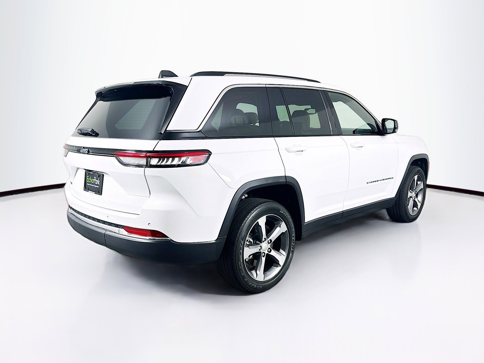 Used 2023 Jeep Grand Cherokee 4WD 4xe w/ Luxury Tech Group II image 9