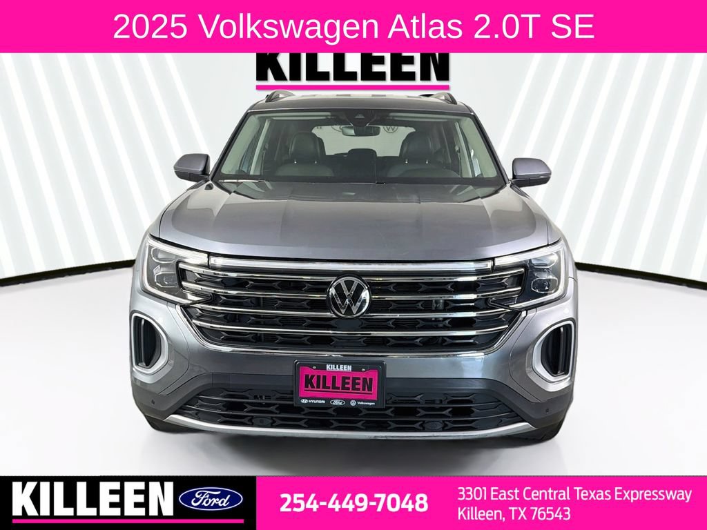 Used 2025 Volkswagen Atlas SE AWD/4WD image 2