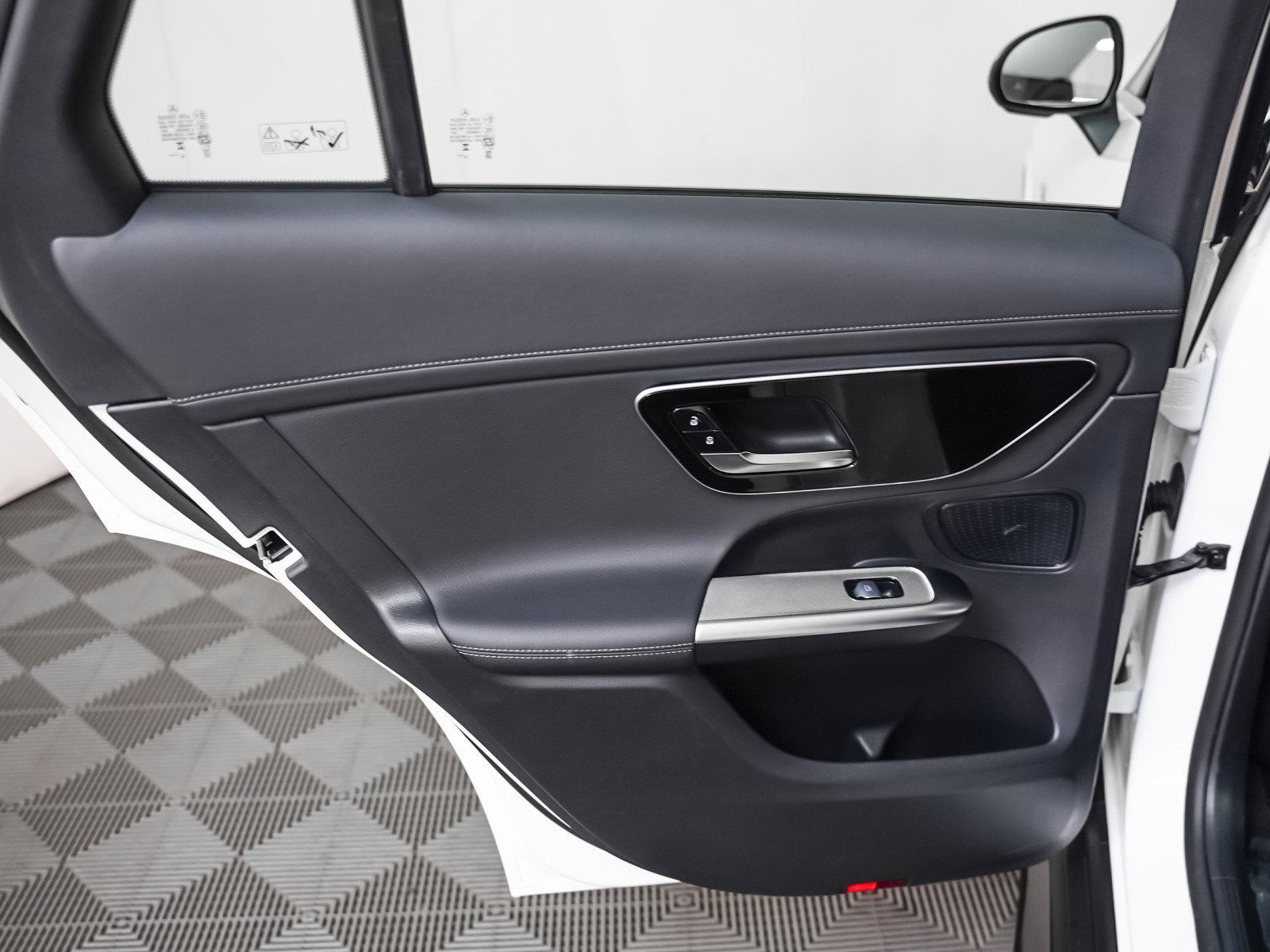 Certified 2025 Mercedes-Benz GLC 43 AMG 4MATIC image 25