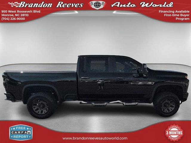 Used 2022 Chevrolet Silverado 2500 Custom w/ Custom Value Package image 3