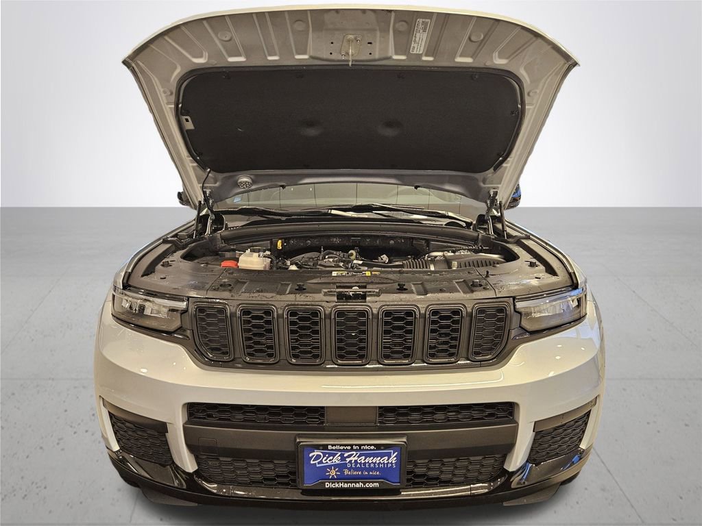 Used 2023 Jeep Grand Cherokee L Laredo image 4