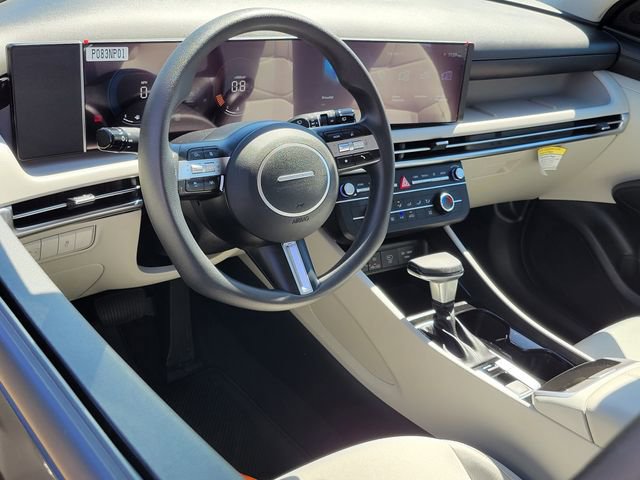 Certified 2025 Hyundai Tucson SE image 3