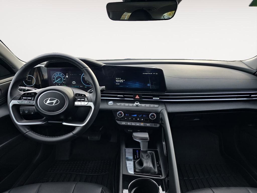 Certified 2025 Hyundai Elantra Limited image 9
