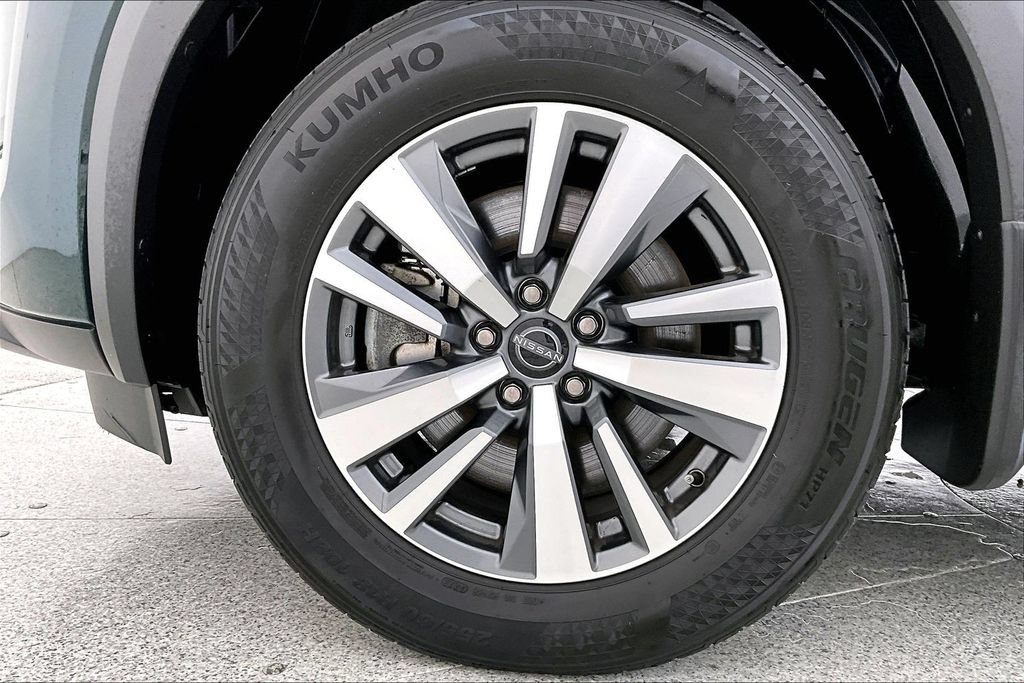 Used 2024 Nissan Pathfinder SL w/ Black Appearance Package AWD/4WD image 11