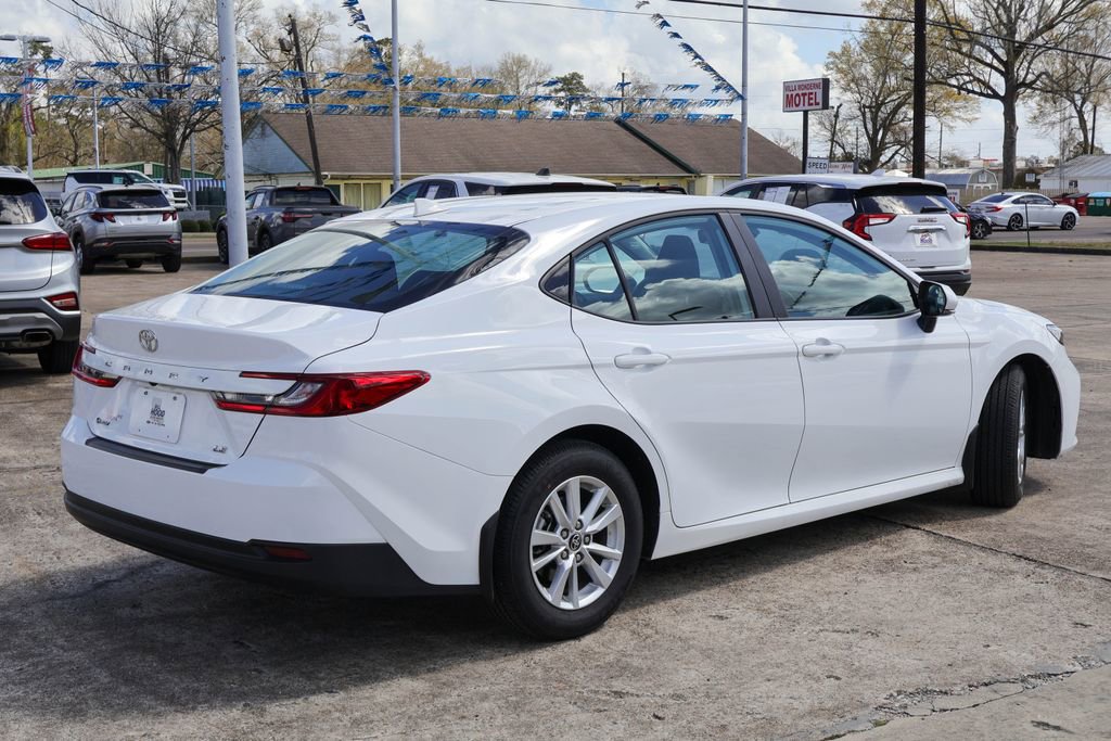 Used 2025 Toyota Camry LE w/ Convenience Package image 19