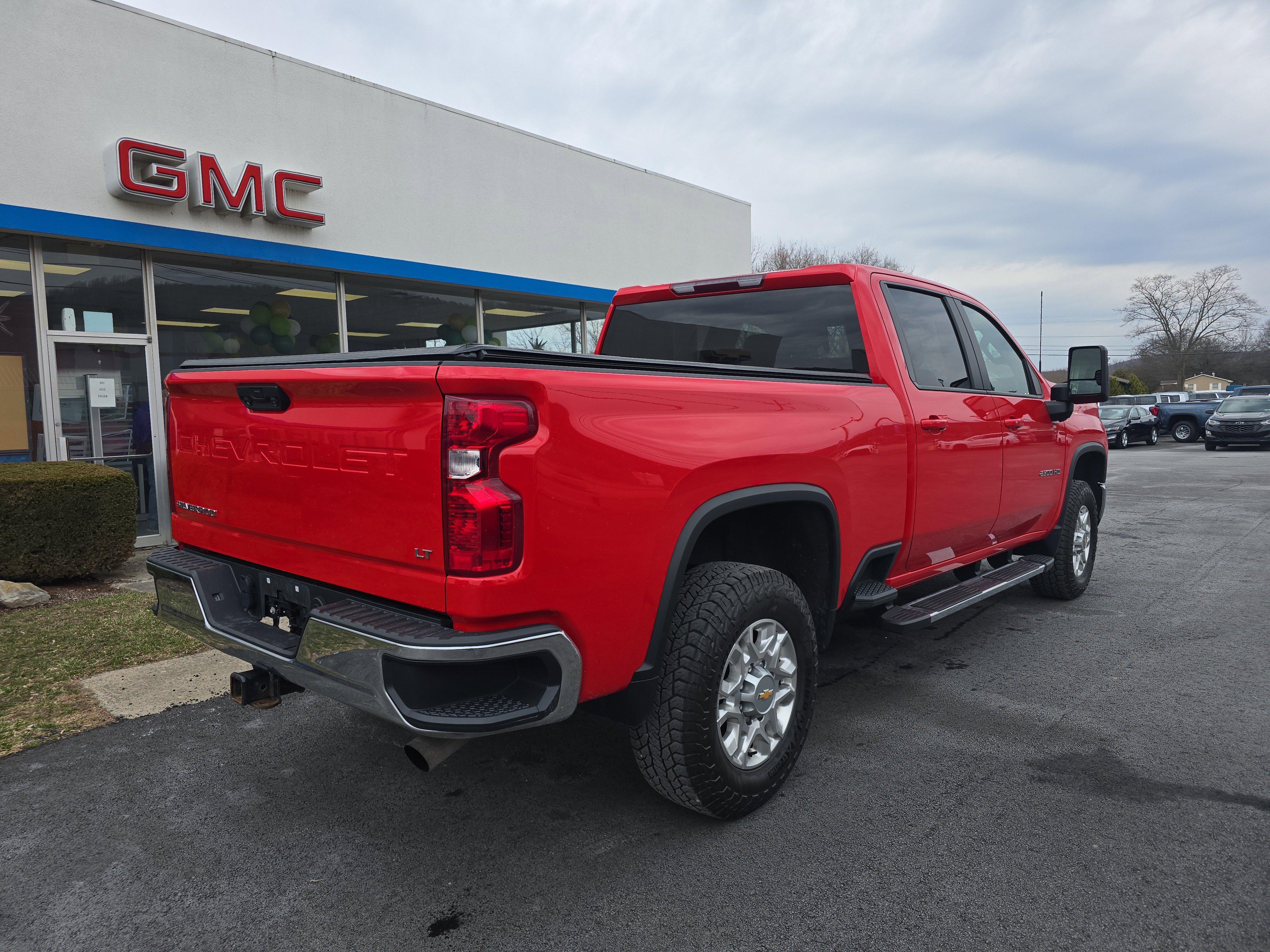 Used 2024 Chevrolet Silverado 2500 LT image 3