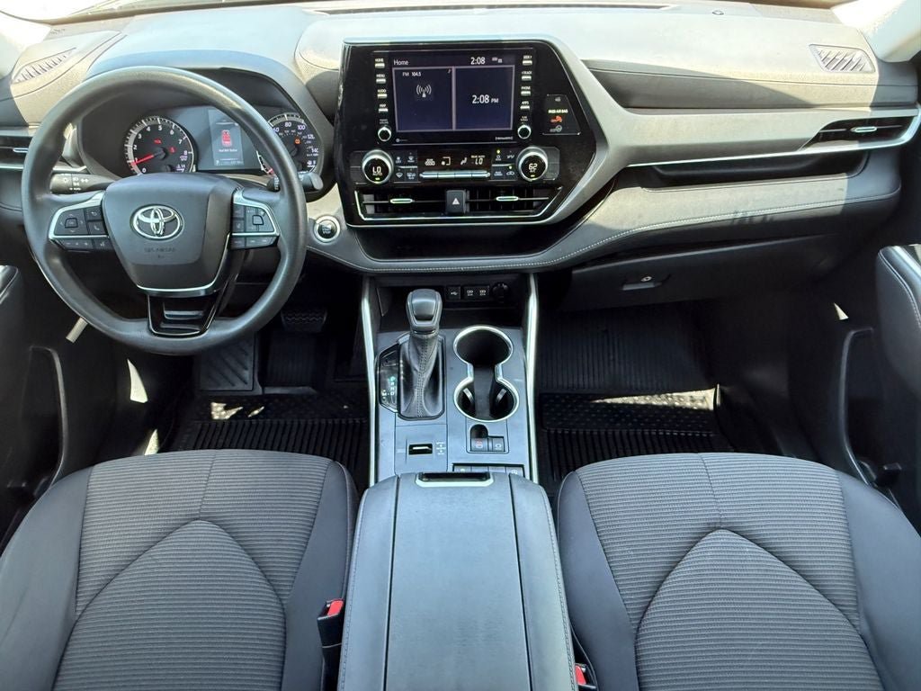 Used 2020 Toyota Highlander L FWD image 16