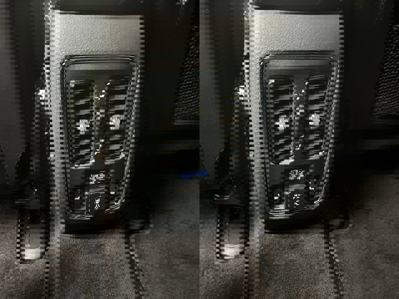 Used 2018 Jeep Grand Cherokee Limited image 13