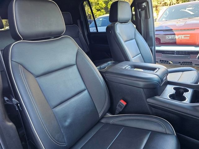 Used 2023 GMC Yukon XL SLT w/ SLT Luxury Package image 25