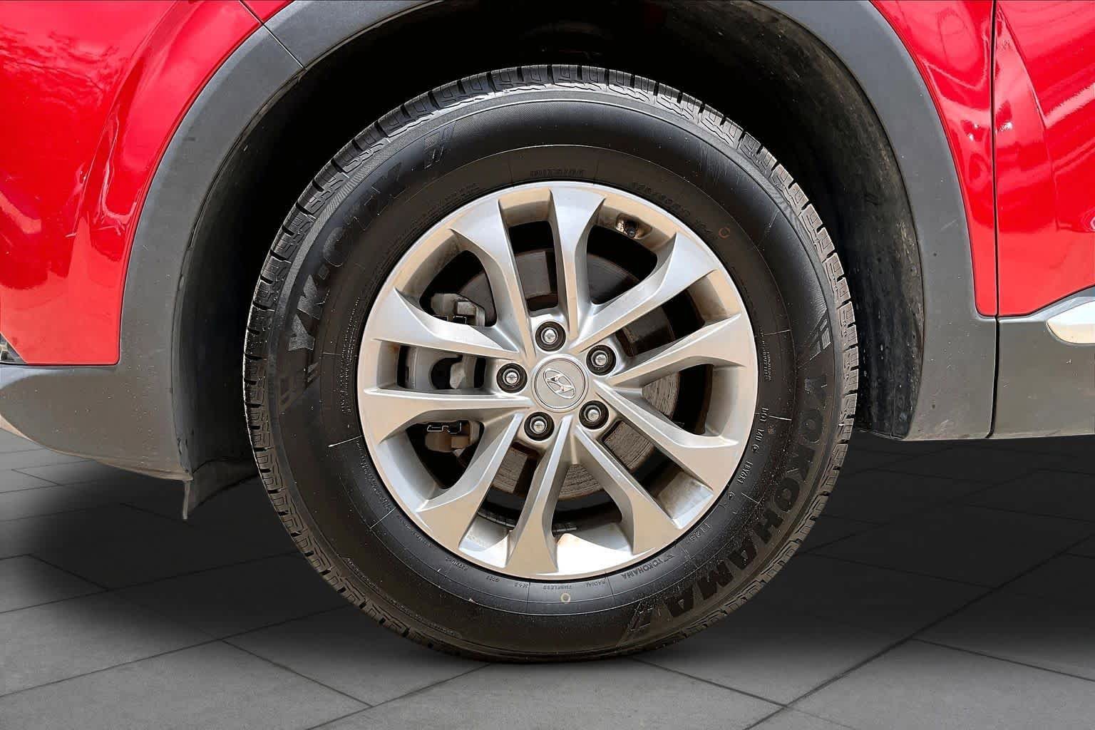 Used 2019 Hyundai Santa Fe SE FWD image 11