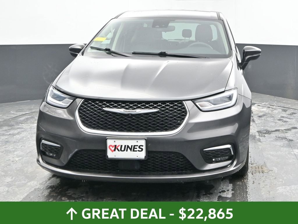 Used 2023 Chrysler Pacifica Touring-L image 5