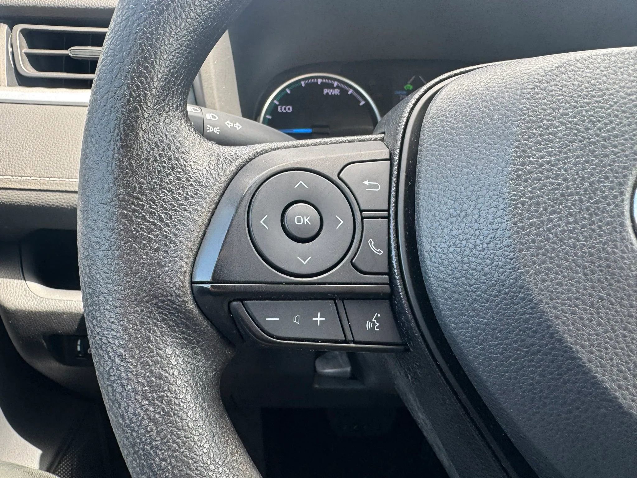 Used 2021 Toyota RAV4 LE AWD/4WD image 22