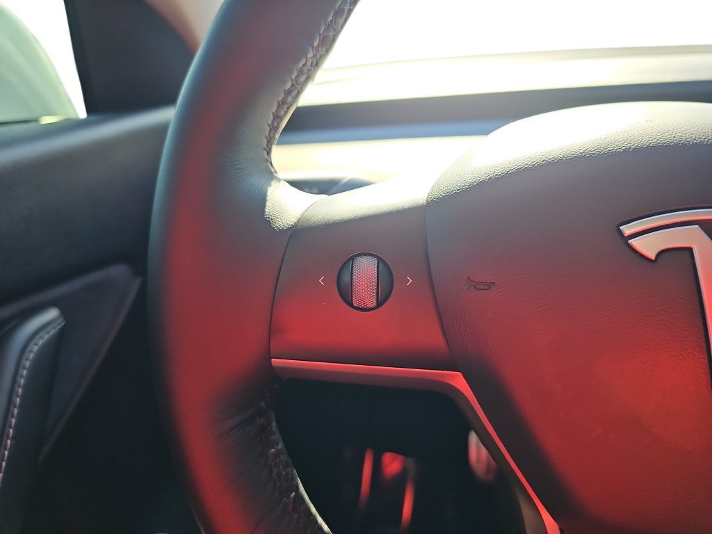 Used 2022 Tesla Model Y Performance AWD/4WD image 17
