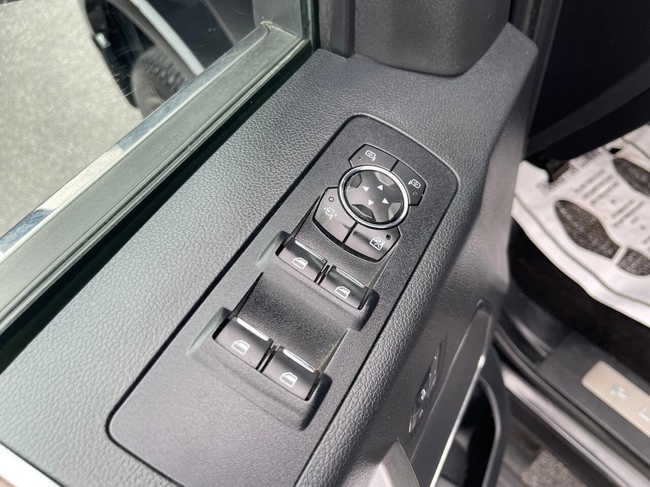 Used 2015 Ford F150 Platinum w/ Equipment Group 701A Luxury AWD/4WD image 28