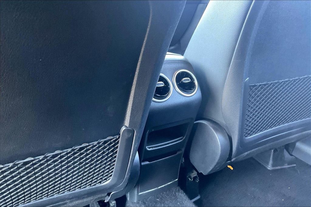 Used 2024 Mercedes-Benz GLB 250 image 31