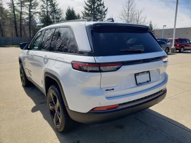 New 2026 Jeep Grand Cherokee Limited w/ Limited Altitude Package AWD/4WD image 4