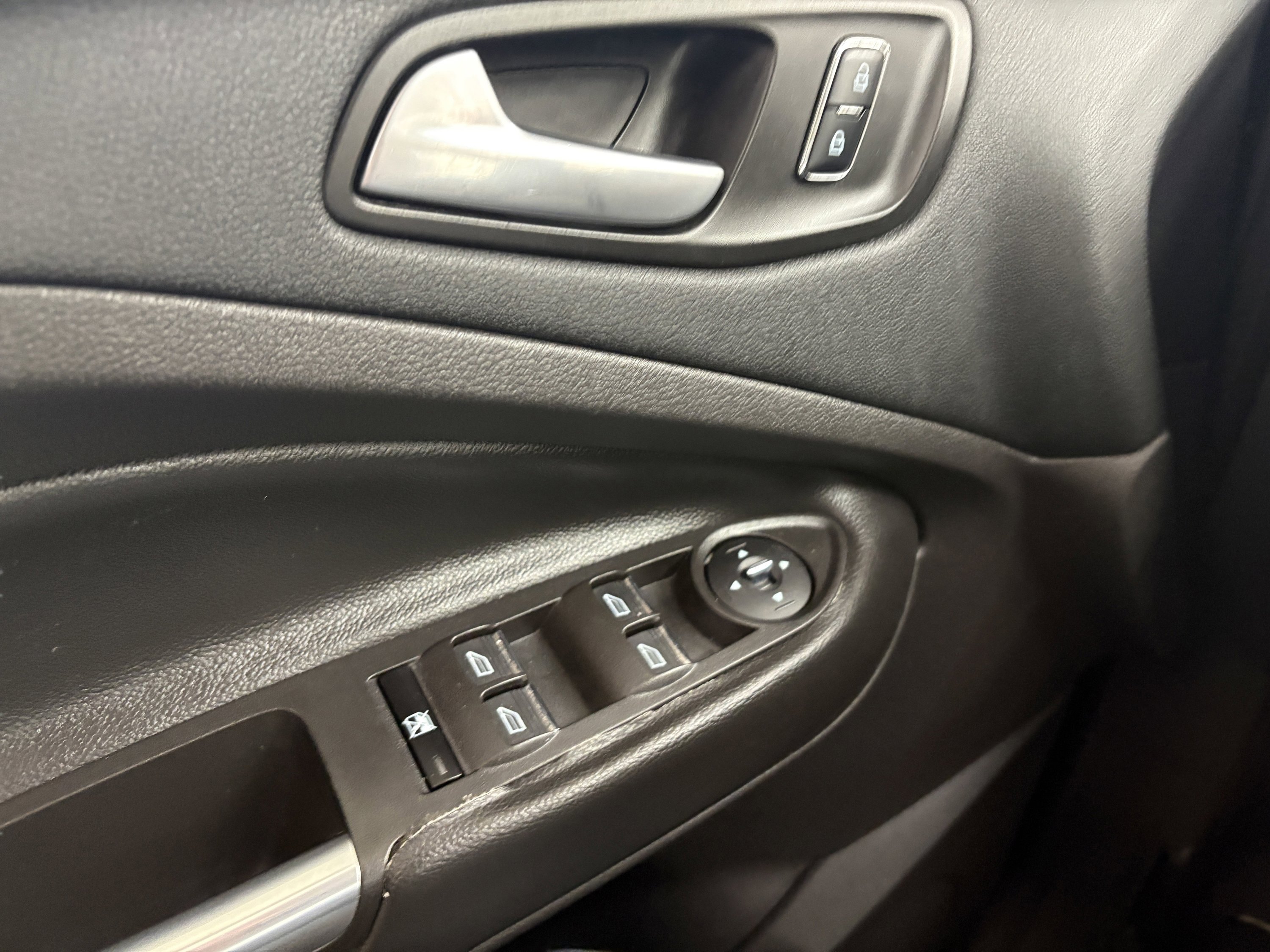 Used 2016 Ford C-MAX SE image 22