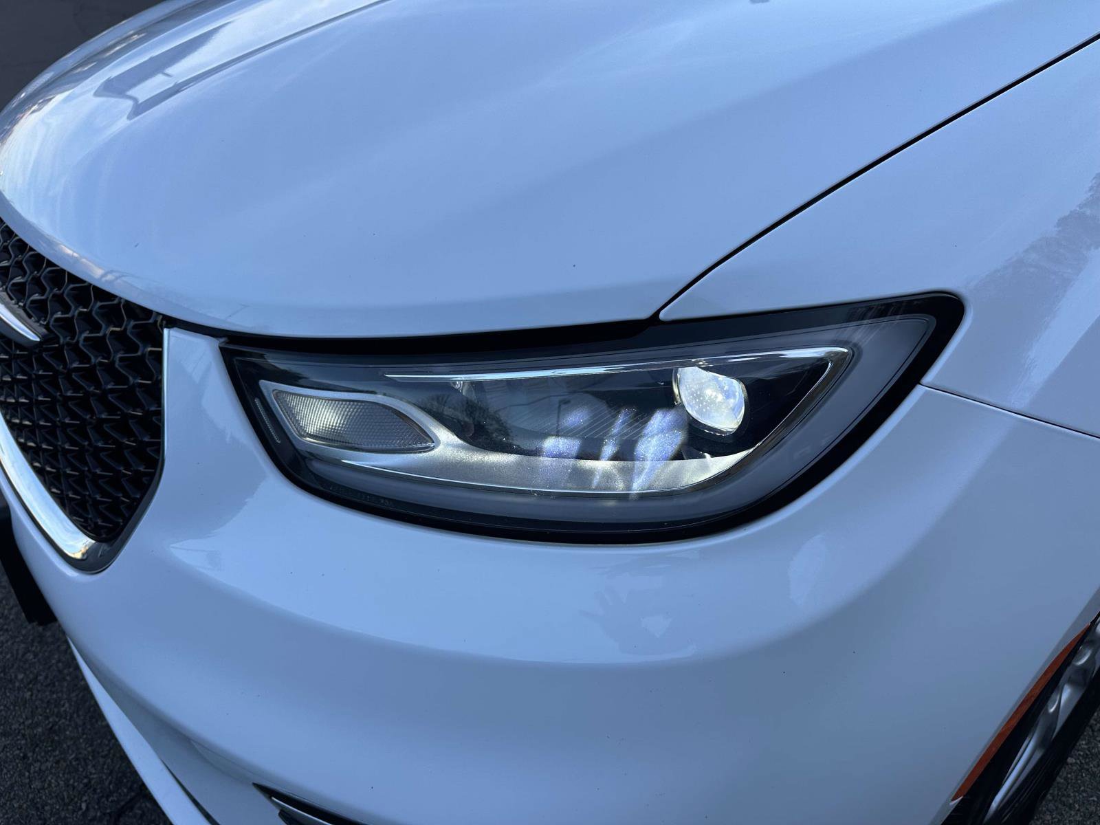 Used 2024 Chrysler Pacifica Touring-L image 7