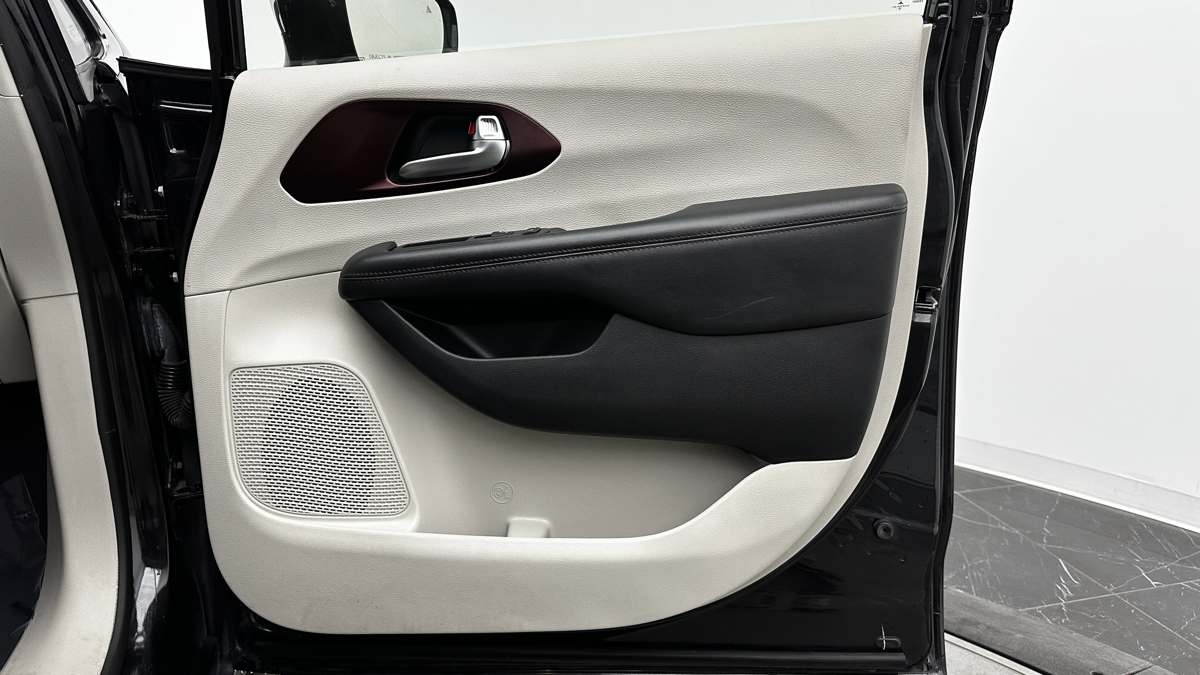 Used 2019 Chrysler Pacifica Limited image 35