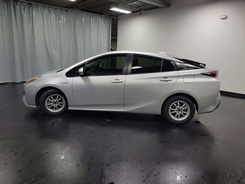 Used 2017 Toyota Prius Two w/ Prius Two Safety Plus Package FWD image 5