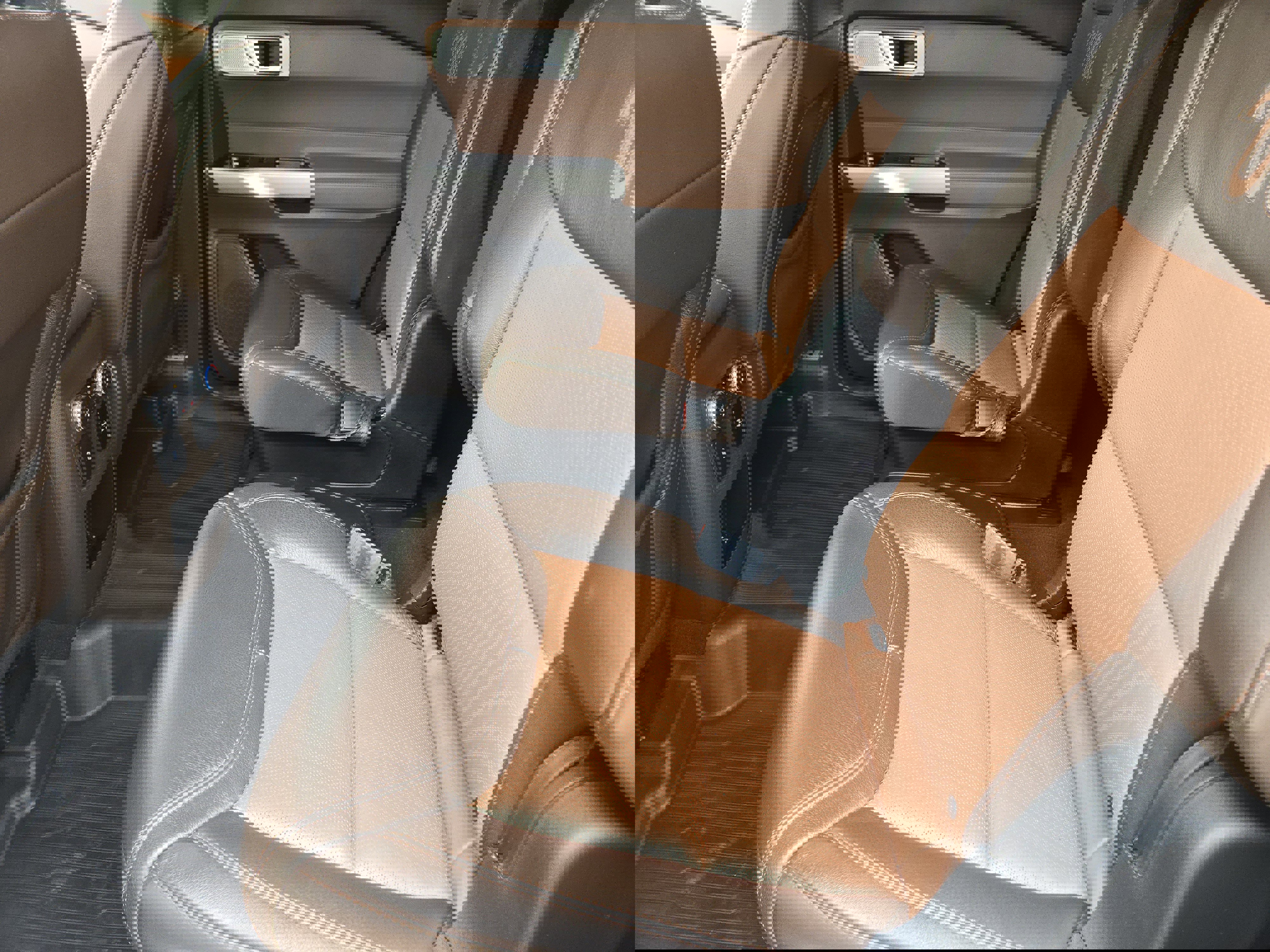 Used 2021 Ford Explorer King Ranch w/ Premium Technology Package image 28