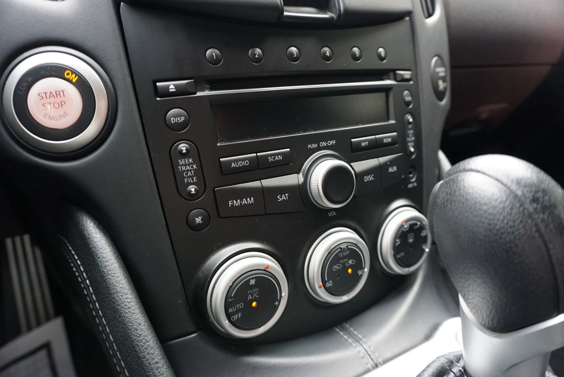 Used 2014 Nissan 370Z Touring RWD image 32