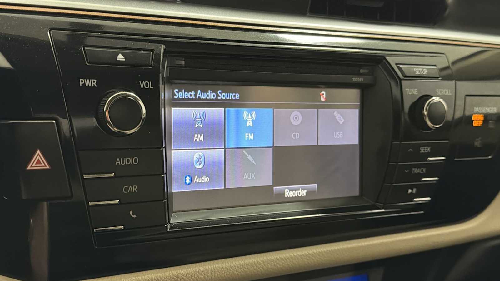 Used 2014 Toyota Corolla LE FWD image 18
