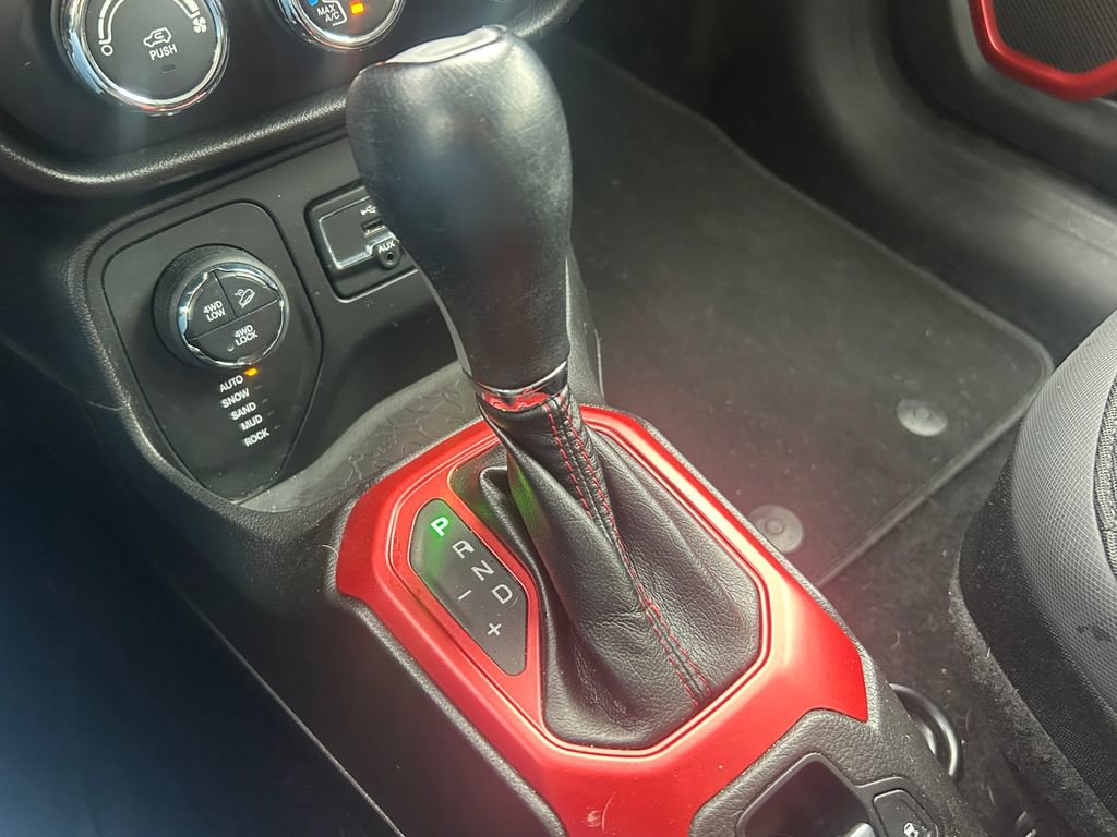 Used 2015 Jeep Renegade Trailhawk w/ Cold Weather Group image 15