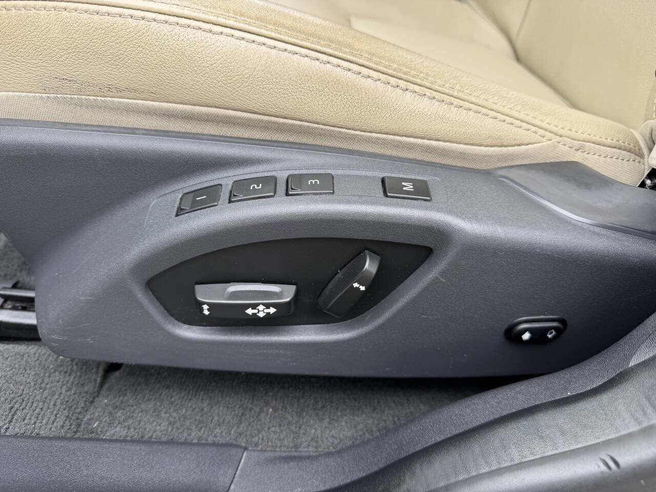 Used 2016 Volvo XC60 T5 Premier w/ Proximity Package image 15