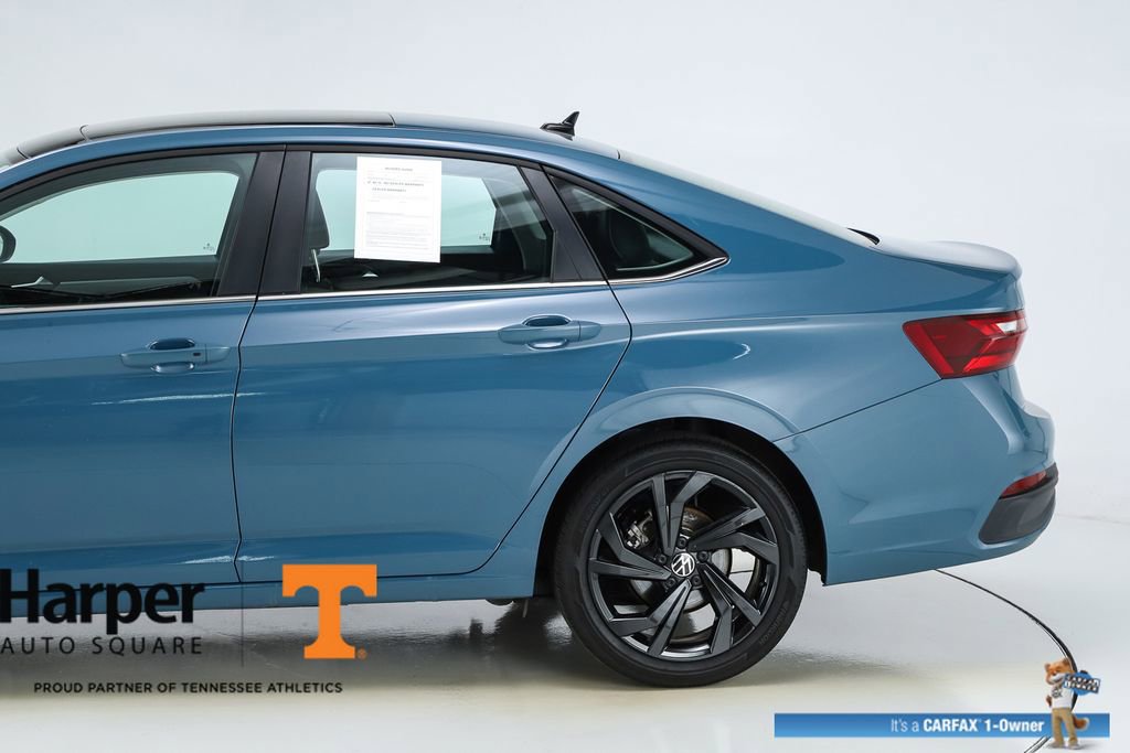 Used 2025 Volkswagen Jetta SE w/ Sunroof Package FWD image 4