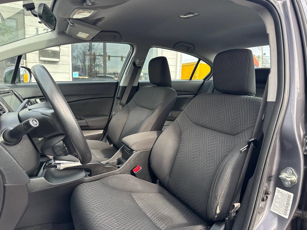 Used 2015 Honda Civic SE image 9